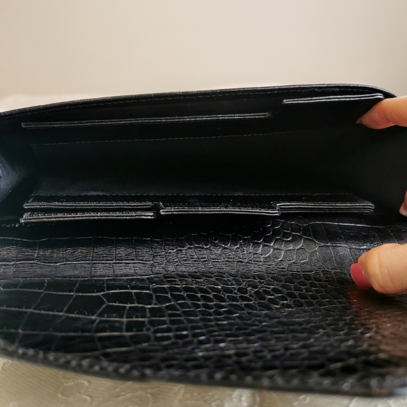 *sold* Danier black leather minimalist clutch, embossed snakeskin pattern purse - Picture 4 of 7